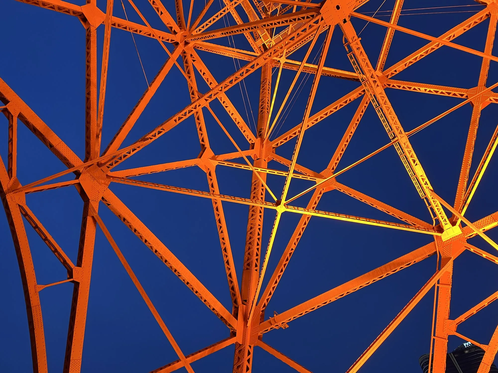 tokyo tower steel frame, geometry and color